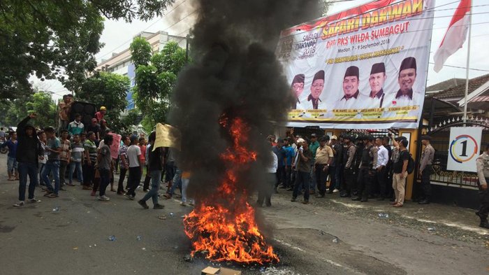 Masyarakat Peduli NKRI Geruduk Kantor Kantor DPW PKS, Ini Permintaan Mereka