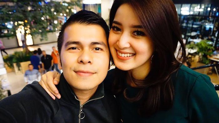 Foto-foto Pernikahan Rosiana Dewi dengan Handika Pratama, Mempelai Wanita Langsung Menggoda Suaminya