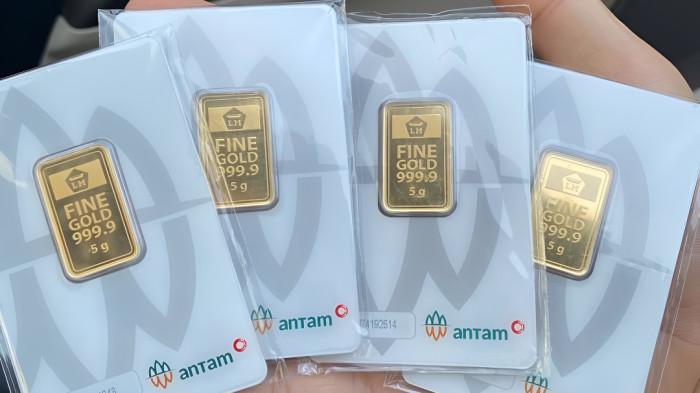 ANJLOK- Harga emas Antam hari ini, 13 April 2026 anjlok cukup dalam.
