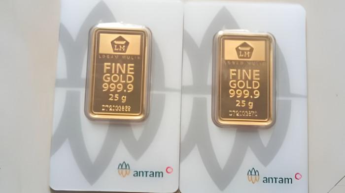 ANJLOK LAGI- Harga emas Antam 13 Mei 2026 anjlok lagi sekitar Rp 20.000 per gram.