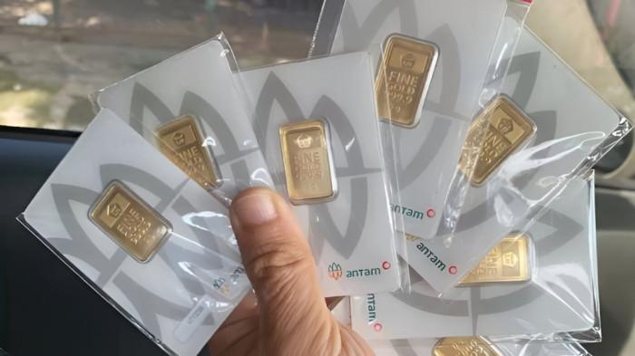 NAIK LAGI- Harga emas Antam 13 November 2025 naik lagi berkisar Rp 29.000 per gram. Dengan begitu, harga emas Antam berada di level Rp 2.396.000 per gram.