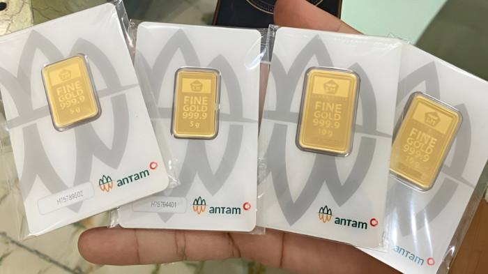NYUNGSEP- Harga emas Antam hari ini, Sabtu 16 Mei 2026 terkoreksi hingga Rp 50.000 per gram.