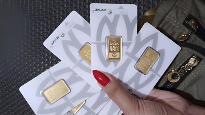 ANJLOK LAGI- Harga emas Antam Logam Mulia pada 17 Januari 2026 kembali anjlok senilai Rp 6.000 per gram.