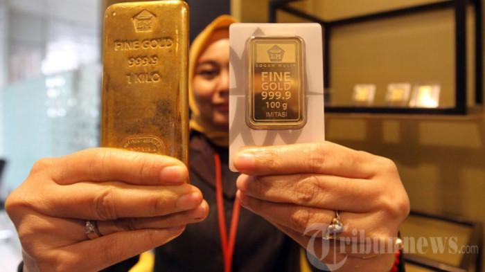 ANJLOK- Harga emas Antam mendekati bulan Ramadhan 18 Februari 2026 mengalami penurunan harga yang sangat signifikan hingga Rp 40.000 per gram.