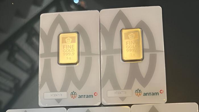 NAIK LAGI- Harga emas Antam 2 Desember 2025 mengalami kenaikan harga Rp 10.000 per gram.