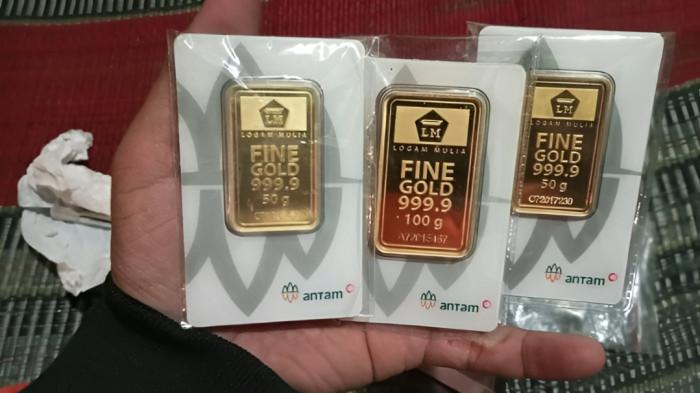 TURUN HARGA- Harga emas Antam 6 Juni 2026 turun lagi berkisar Rp 32.000 per gram.