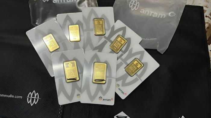 NAIK HARGA- Saat ini harga emas Antam naik lagi ke angka Rp 27.000 per gram pada 5 Januari 2026. Akhir pekan lalu harganya sempat anjlok.