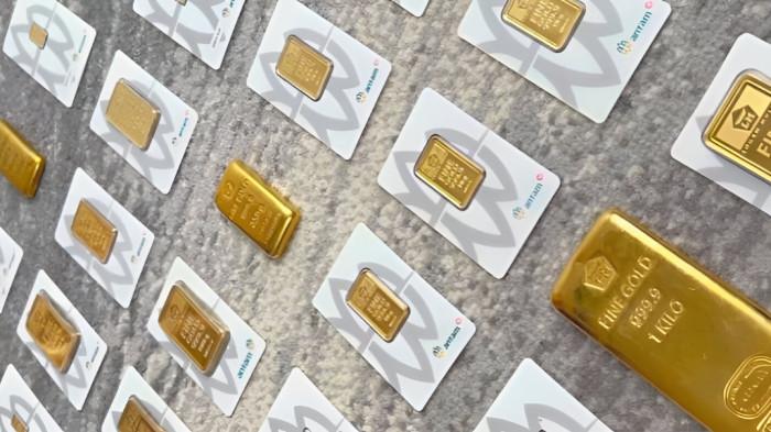 TURUN HARGA-  Hari ini, Jumat 2 Januari 2026, harga emas Antam turun tipis. Hari ini harga emas Antam turun Rp 9.000 per gram.