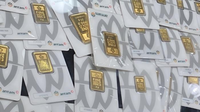 TURUN HARGA- Saat ini harga emas Antam turun Rp 14.000 per gram. Dengan penurunan ini, harga emas Antam sekarang berada pada posisi Rp 2,576,000 per gram.