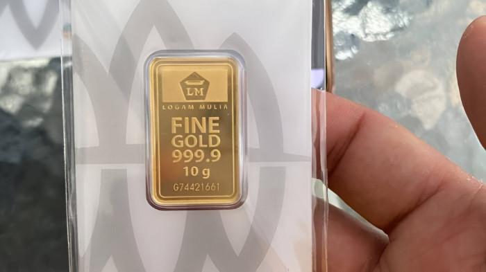 NAIK TIPIS- Harga emas Antam Logam Mulia di Butik Antam Medan 8 Desember 2025 naik tipis. Kini harganya Rp 2,409,000 per gram.