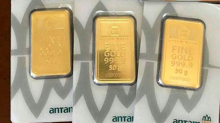 ANJLOK- Harga emas Antam pada 9 Maret 2026 anjlok di tengah situasi kekacauan geopolitik internasional. Saat ini harganya turun Rp 55.000 per gram.