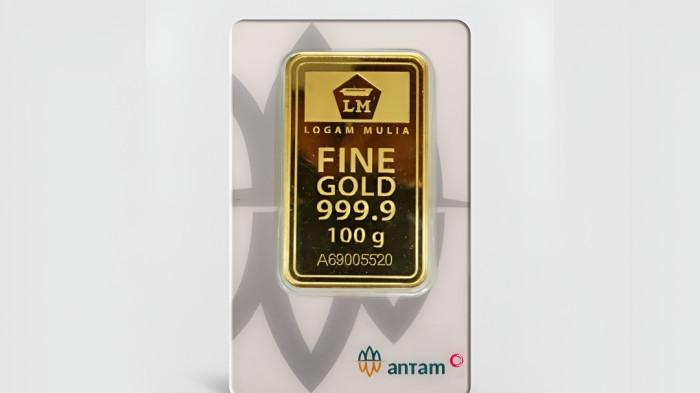 ANJLOK- Harga emas Antam hari ini, Rabu 12 Maret 2026 anjlok. Harganya turun Rp 45.000 per gram.