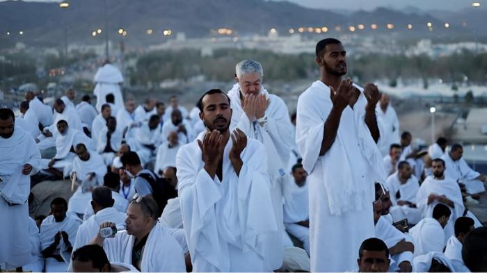 PADANG ARAFAH- Sejumlah jemaah haji saat melaksanakan wukuf di Padang Arafah.