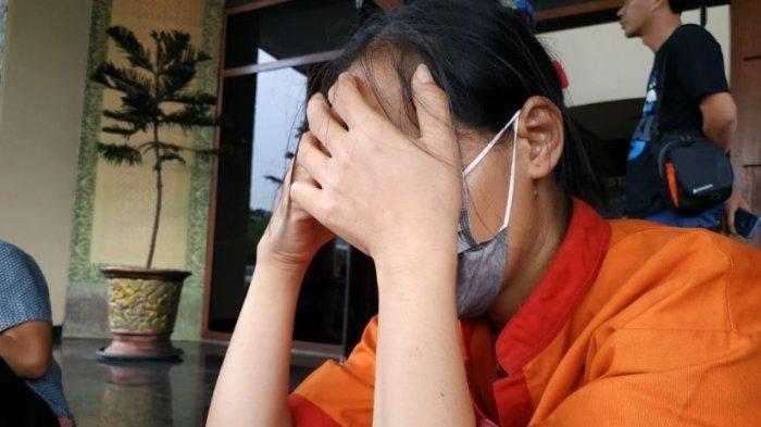 ST (36), telah ditetapkan sebagai tersangka atas kasus pembunuhan terhadap bayi yang baru saja dilahirkannya.