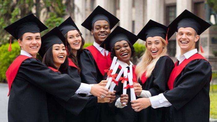 PERAIH BEASISWA- Ilustrasi peraih beasiswa saat merayakan kelulusan kuliah.