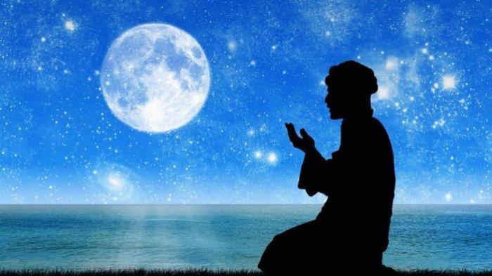 SHOLAT MALAM- Ilustrasi seorang pria muslim saat melaksanakan sholat malam Lailatul Qadar.