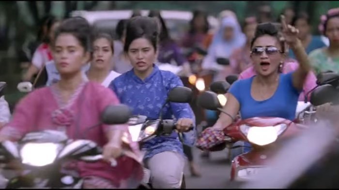 Pria Berikut Bongkar Alasan Emak-emak Belok Berlawanan dengan Lampu Sign, Warganet Malah Ngakak