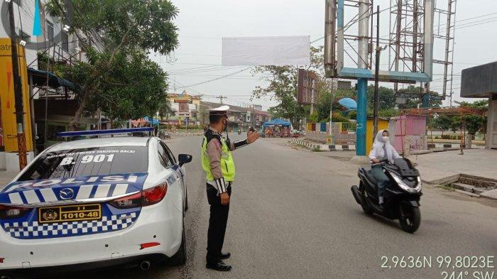 Jaga Jalur Lintasan Pada Jam Padat Pagi Jadi Rutinitas Sat Lantas Polres Tanjungbalai