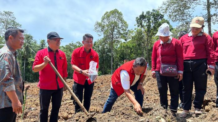 jagung untuk petani kecil sebagai wujud komitmen partai terhadap kedaulatan pangan.