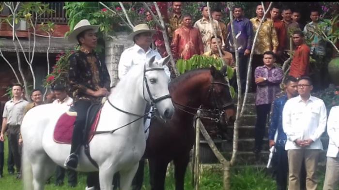 Jokowi-Prabowo Naik Kuda Bersama Dinginkan Suasana Jelang Demo Besar-besaran 4 November