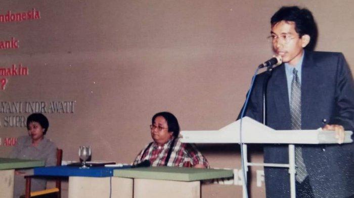 Terkait Viralnya Foto Lawas Jokowi dan Sri Mulyani sebelum Menjadi Pejabat Negara, Ini Penjelasannya