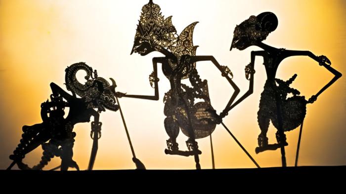 PEMENTASAN WAYANG- Ilustrasi pementasan wayang yang merupakan bagian dari kesenian masyarakat Jawa.