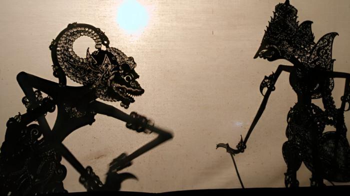 PEMENTASAN WAYANG- Ilustrasi pementasan wayang kulit yang merupakan bagian dari tradisi masyarakat Jawa.