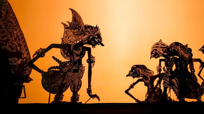 WAYANG KULIT- Ilustrasi pertunjukan wayang kulit yang merupakan kesenian masyarakat Jawa.