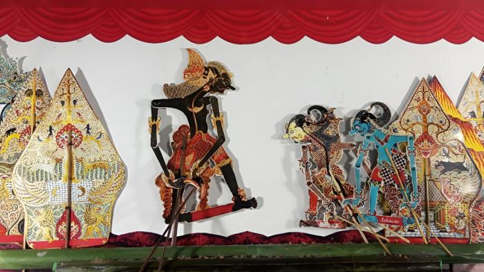 TOKOH PEWAYANGAN- Ilustrasi tokoh pewayangan Bimasena, Antareja, dan Antasena dalam sebuah pertunjukan kesenian wayang.