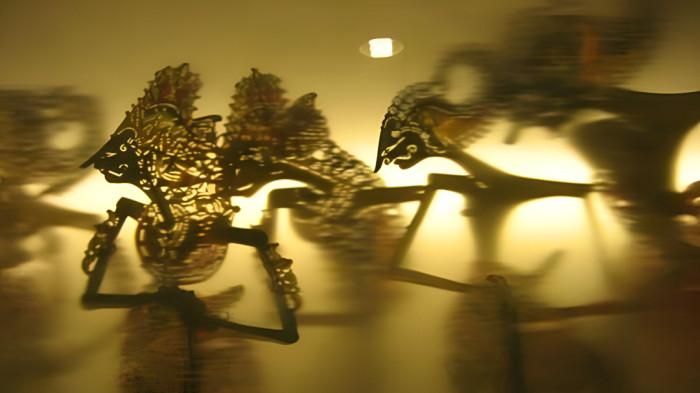 BAYANGAN- Ilustrasi foto bayangan dari wayang kulit yang diambil disela kegiatan pertunjukan wayang.