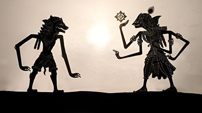 WAYANG- Satu diantara kesenian khas masyarakat Jawa yakni wayang. Kesenian wayang seringkali berisi pesan-pesan tentang kehidupan sosial.(Pinterest/Behance)
