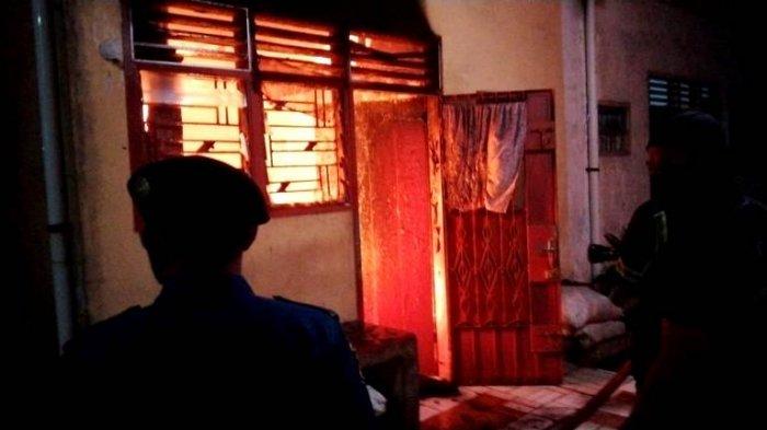Rumah Beton Berlantai Tiga Hangus Terbakar, Warga Panik Lihat Kobaran Api