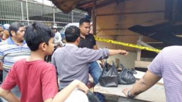 Ditemukan Kaus Berbau Bensin di Dalam Kios