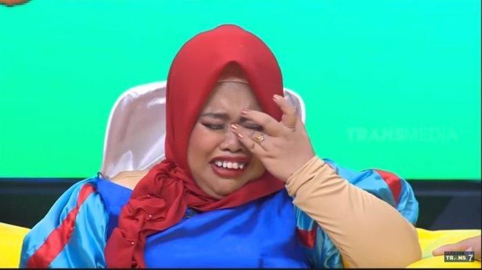 Kekeyi menangis ceritakan masalah pribadi