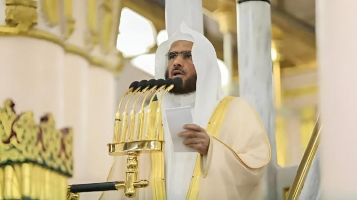 KHUTBAH JUMAT- Ilistrasi seorang ulama sedang menyampaikan khutbah di atas mimbar.