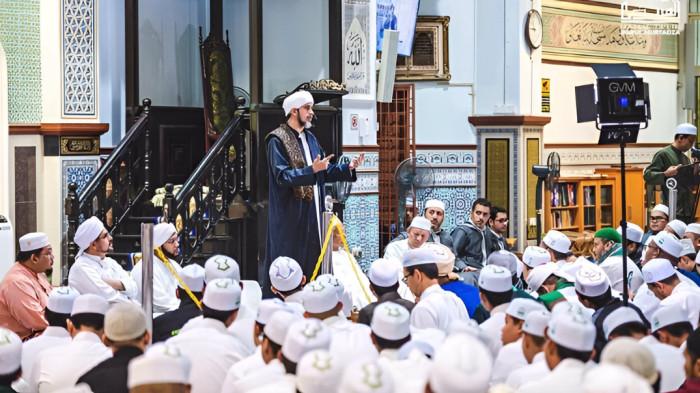 CERAMAH- Ilustrasi seorang pemuka agama Islam saat menyampaikan ceramah di depan para jemaahnya.