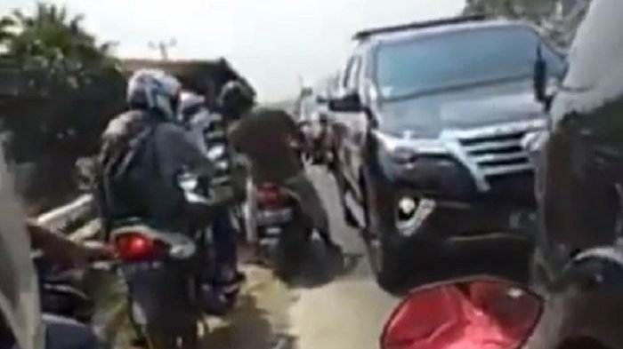 Viral Video Konvoi Fortuner Melawan Arah Dikawal Polisi saat Macet, Ini Respons ID42NER