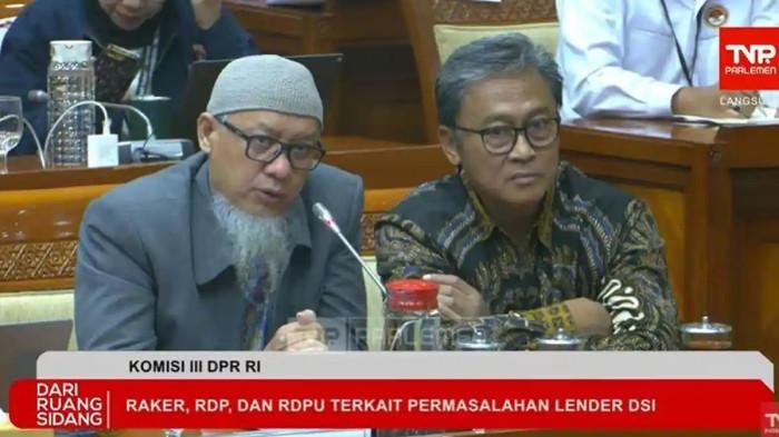 FRAUD DANA SYARIAH INDONESIA - Korban dugaan fraud PT Dana Syariah Indonesia (DSI), Ahmad Jamiyat Witoyo, saat rapat bersama Komisi III DPR RI, Kamis (15/1/2026). Rapat ini membahas dugaan penipuan Dana Syariah Indonesia yang disebut merugikan 1.500 nasabah hingga Rp2,4 triliun dan sudah naik ke penyidikan.