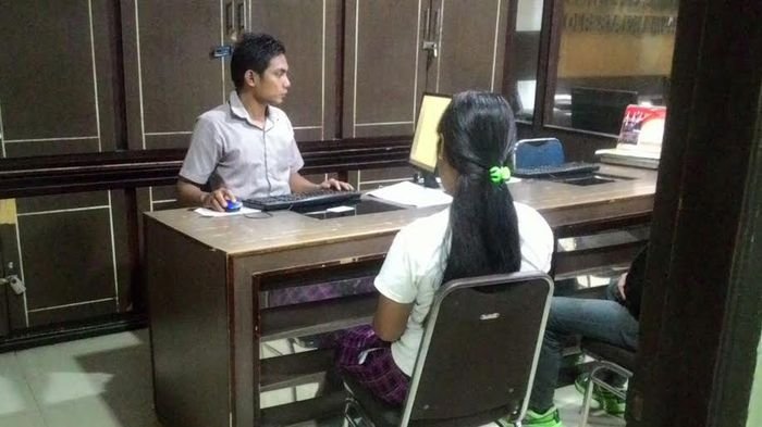 Alangkah Terkejutnya Cikmisa, Ketika Lihat Pelaku Tanpa Pakaian Sudah Menindih Perutnya