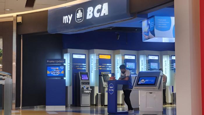 ATM BCA- Ilustrasi sebuah gerai ATM BCA yang biasa digunakan untuk penarikan uang tunai.