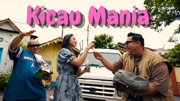 LAGU TAPDUT- Kicau Mania adalah lagu rap dangdut yang viral di media sosial. Lagu ini mengisahkan hobi dan juga komunitas pecinta burung.