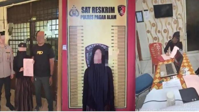 KORBAN PELECEHAN JADI TERSANGKA - MAhasisiwi inisial RA yang jadi korban pelecehan oknum kepala kantor pos di Pagaralam, kini malah ditetapkan sebagai tersangka dan ditahan Polres Pagar Alam. RA dijerat delik akses ilegal berdasarkan UU ITE. (Sripoku.com/dokumen Polres Pagar Alam)