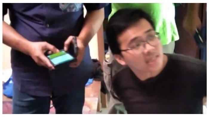 Tampang Culun AAB, Mahasiswa UI Bunuh Junior Kampus, Sadis Jasadnya Sampai Busuk di Plastik