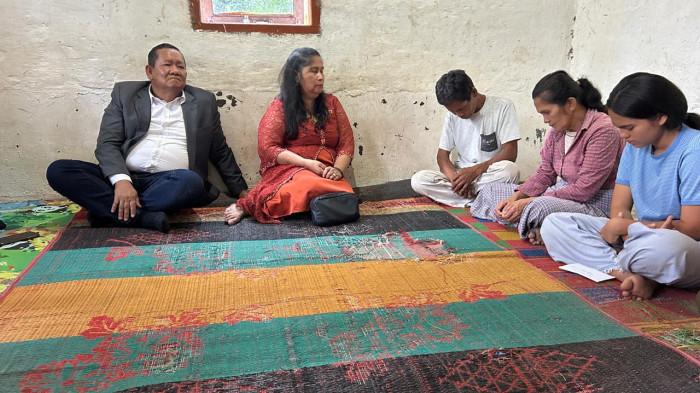 memberikan penguatan dan dukungan bagi keluarga yang ditinggalkan.