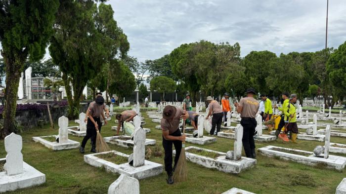 Menjelang Hari Pahlawan, Brimob Sumut Wujudkan Hormat kepada Pejuang Lewat Karya Bhakti di TMP Medan