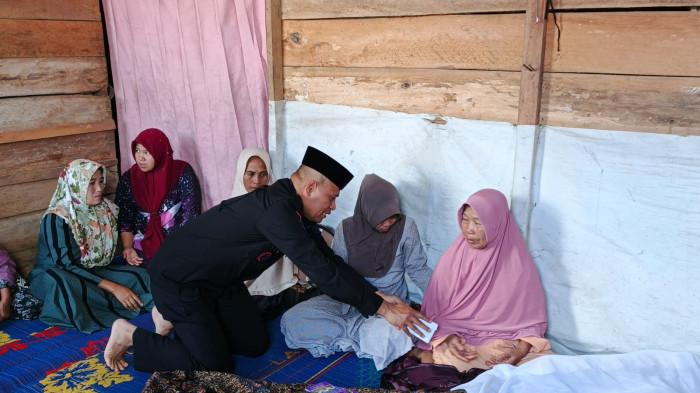 menegaskan kehadiran Brimob sebagai pelindung dan pengayom warga.