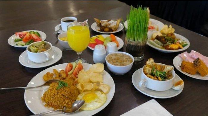 Berbagai sajian menu berbuka puasa di Garuda Plaza Hotel.