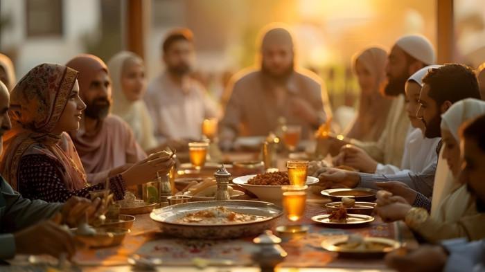 BERBUKA PUASA- Ilustrasi umat muslim saat menunggu datangnya waktu berbuka puasa.