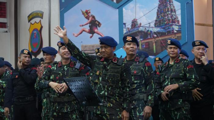 merayakan HUT ke-80 Korps Brimob Polri di Mako Brimob Medan Tembung, Jumat (14/11/2025).