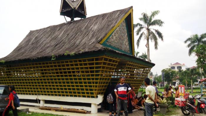 Lokasi Meriam Puntung yang berada di Istana Maimun